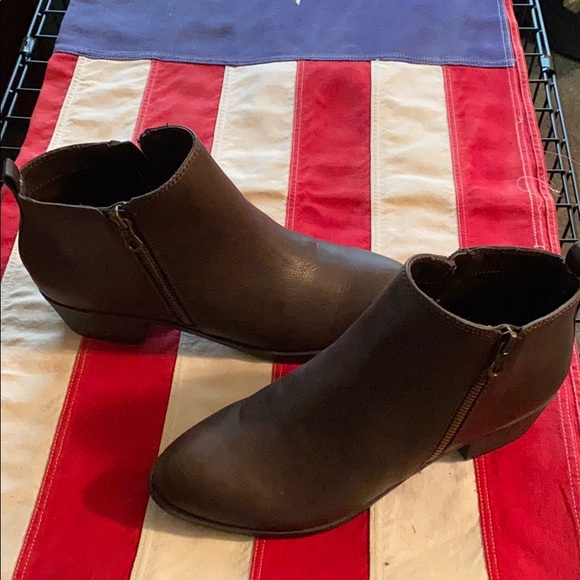 Indigo rd. Brown booties 8 1/2 M - Picture 2 of 6